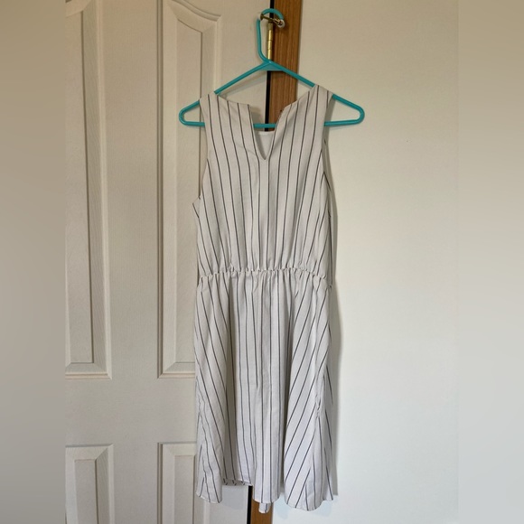 Basic dress - Picture 4 of 4
